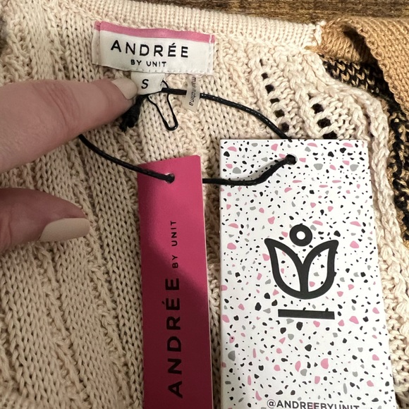 Andree Asymmetrical Sweater with Shoulder Cut Out and Gold Fastener New - Picture 6 of 10